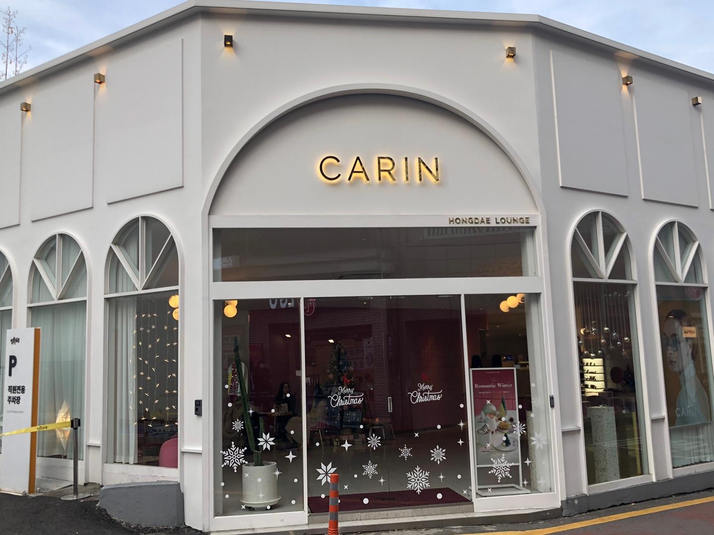 係眼鏡鋪同時又係一間咖啡廳？弘大「CARIN LOUNGE」探訪記，超靚打卡風格但...甜品令人差強人意